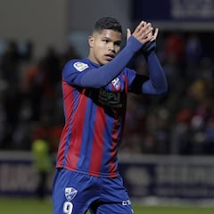 El mejor Cucho vuelve y el Huesca sigue soñando