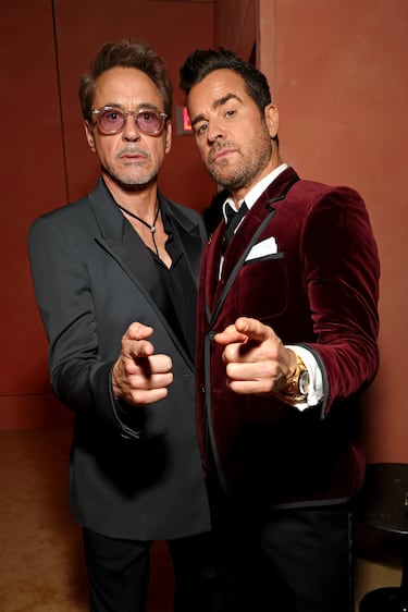 Robert Downey Jr. y Justin Theroux durante la fiesta de los Oscar 2025 de Vanity Fair celebrada en Beverly Hills.