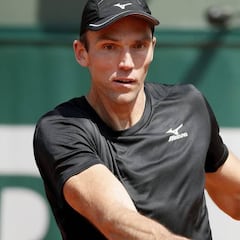 Karlovic oldest man in 25 years to reach French Open third round