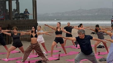 La marca de agua embotellada que ofrece clases de yoga gratuitas en Viña del Mar
