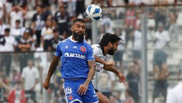 Futbol, Colo Colo vs Universidad de Chile.
Fecha 5, campeonato Nacional 2022.
El jugador de Colo Colo Emiliano Amor, derecha, disputa el balon con Ronnie Fernandez de Universidad de Chile durante el partido de primera division realizado en el estadio Monumental.
Santiago, Chile.
06/03/2022
Marcelo Hernandez/Photosport
Football, Colo Colo vs Universidad de Chile.
5th date, 2022 National Championship.
Colo Colo’s player Emiliano Amor, right, vies for the ball with Ronnie Fernandez of Universidad de Chile during the first division match at Monumental stadium.
Santiago, Chile.
06/03/2022
Marcelo Hernandez/Photosport