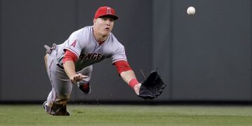 El jardinero central de los Angels demostró, una vez más, que es el mejor hoy en día. Trout fue nombrado MVP de la Americana por segunda vez en tres años luego de batear .315 con 29 jonrones y 100 remolques. Fue líder de la liga en anotadas (123), bases por bolas (116) y promedio de embasado (.441). 