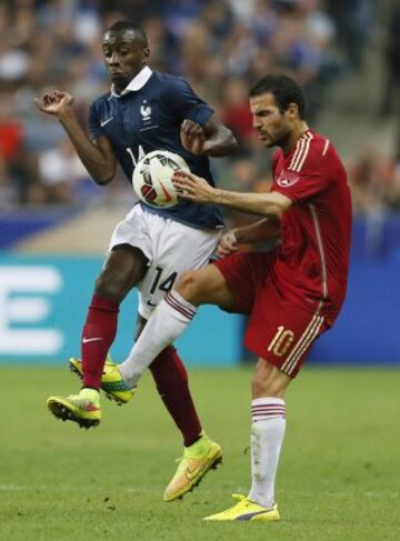 Blaise Matudi con Francesc Fabregas.