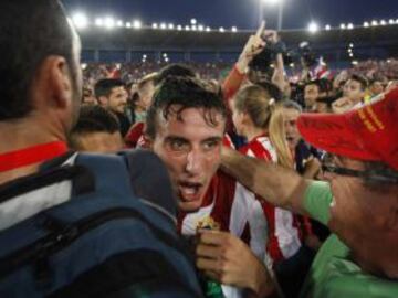 Los jugadores del Almería celebraron el ascenso a primera division con todos los seguidores