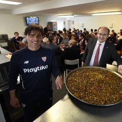 El Sevilla degusta una paella antes de 'comerse' al Valencia