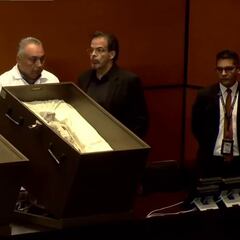 Vídeo: Jaime Maussan presenta cuerpos de seres no humanos en la Cámara de Diputados