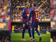 Barcelona venció 2-0 a Villarreal con penal convertido por el brasileño y definición del joven español. El rival quedó con diez tras la expulsión de Veiga.