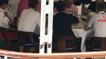 <b>UNIDOS. </b>Los equipos hicieron piña en el yate de Flavio Briatore antes de reunirse con Max Mosley en el Automóvil Club de Mónaco.