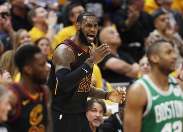 LeBron solo cometió tres faltas en el juego 4 de la final del Este.