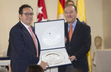 Entrega de galardones durante la presentación del IV Torneo Vicente del Bosque