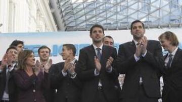 La plantilla del Real Madrid junto a la alcaldesa Ana Botella en el Ayuntamiento.