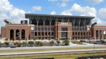 El Kyle Field, ubicado en el estado de Texas Estados Unidos, tiene una capacidad para hasta 102 mil espectadores. 