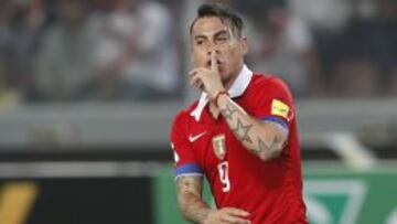 Vargas será titular ante Colombia a pesar de sus dolores.