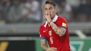 Sampaoli se preocupa por el tobillo de Eduardo Vargas