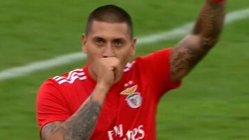 ¡De cabeza! Así fue el gol de Castillo para festejar con Benfica