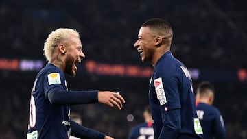 Paris Saint-Germain's Brazilian forward Neymar (L) celebrates with Paris Saint-Germain's French forward Kylian Mbappe (R) after scoring a goal during the French League cup final quarter between Paris Saint-Germain (PSG) and AS Saint Etienne at t