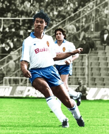 Rijkaard durante un partido con el Zaragoza.