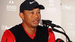 Tiger Woods atiende a los medios tras su victoria en el PGA ZOZO Championship en el Narashino Country Club de Inzai, Chiba.