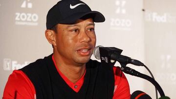 Tiger Woods atiende a los medios tras su victoria en el PGA ZOZO Championship en el Narashino Country Club de Inzai, Chiba.