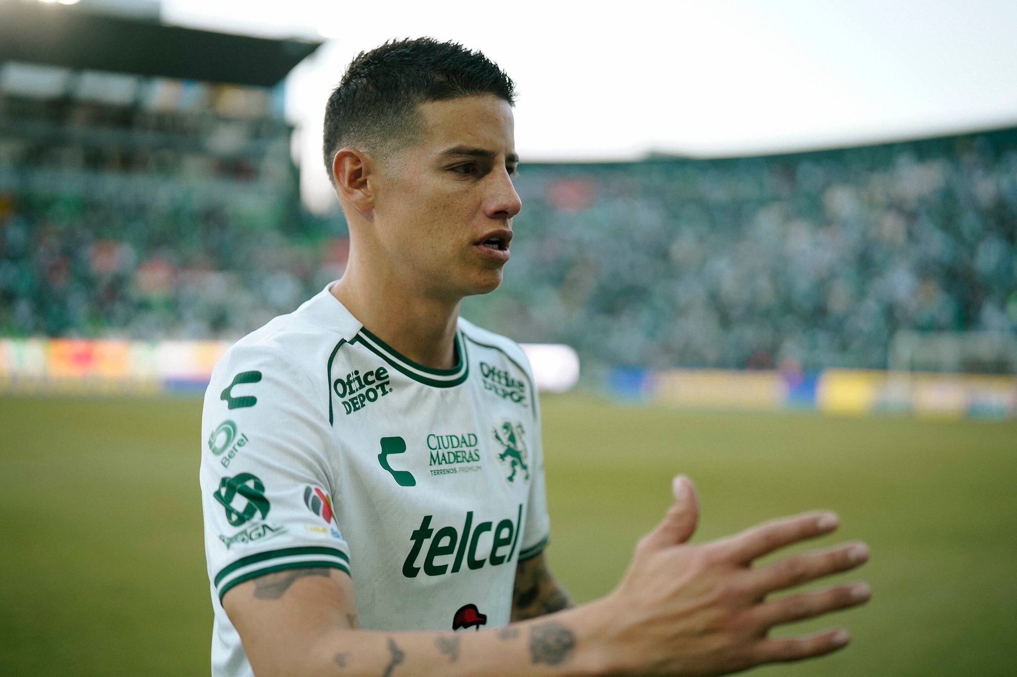 De la mano con James Rodríguez 
