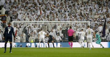 1-0. Karim Benzema marcó el primer gol.