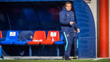 María Pry, entrenador del Levante, durante un entrenamiento.