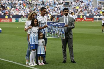 Homenaje a Weligton, ex-jugador del Málaga.