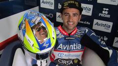 Héctor Barberá con el casco especial dedicado a su jefe.