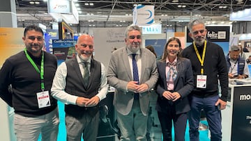 Las autoridades de Santa Lucía de Tirajana con el presidente del CSD en Fitur 2025.