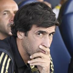 El Schalke llama a Raúl