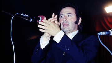 1976. Madrid, Spain. The singer Fosforito during a performance. (Photo by Gianni Ferrari/Cover/Getty Images)