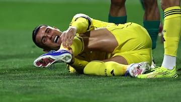 Soccer Football - Saudi Pro League - Al Najma v Al Nassr - King Abdullah Sport City Stadium, Jeddah, Saudi Arabia - February 25, 2026 Al Nassr's Cristiano Ronaldo reacts after sustaining an injury REUTERS/Hamad I Mohammed