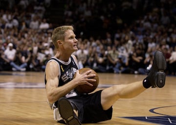 Con muy poco protagonismo, Kerr supo ser clave en momentos cruciales de su carrera gracias a su capacidad de tiro. El hoy entrenador de los Warriors anotó, por ejemplo, el tiro clave que le dio a los Bulls de Jordan el anillo de 1997, y promedió en su carrera un 45% en triples. En los playoffs de 2003 con los Spurs, jugó 4,6 minutos y promedió un ¡¡¡83% en triples!!! Rentabilización máxima para un hombre sobre el que ya se ha dicho todo.