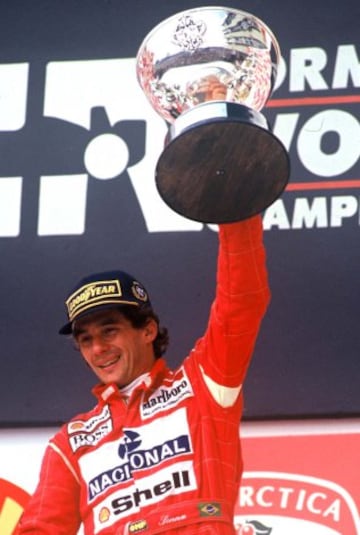 Su pericia y valentía marcaron una revolución en la Fórmula 1. Tres veces campeón del mundo de Fórmula, en 1988, 1990 y 1991, todos con McLaren. Protagonizó con el francés Alain Prost una de las rivalidades más icónicas en la historia del deporte, salpicada de desdenes y dardos de uno a otro. Su habilidad al volante, donde combinaba agresividad con destreza, le han conferido el título del mejor piloto de la historia por los expertos. Ganó 41 Grandes Premios y se subió 80 veces al podio. Falleció en accidente en la curva de Tamburello, en pleno Gran Premio de San Marino de 1994.