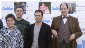 <b>PUESTA DE LARGO. </b>El equipo de la película posó ayer en la Ciudad del Fútbol de Las Rozas.