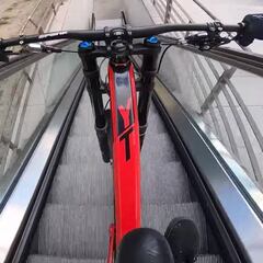 'Bienve' Aguado rompe todas las estadísticas con sus vídeos de freeride urbano