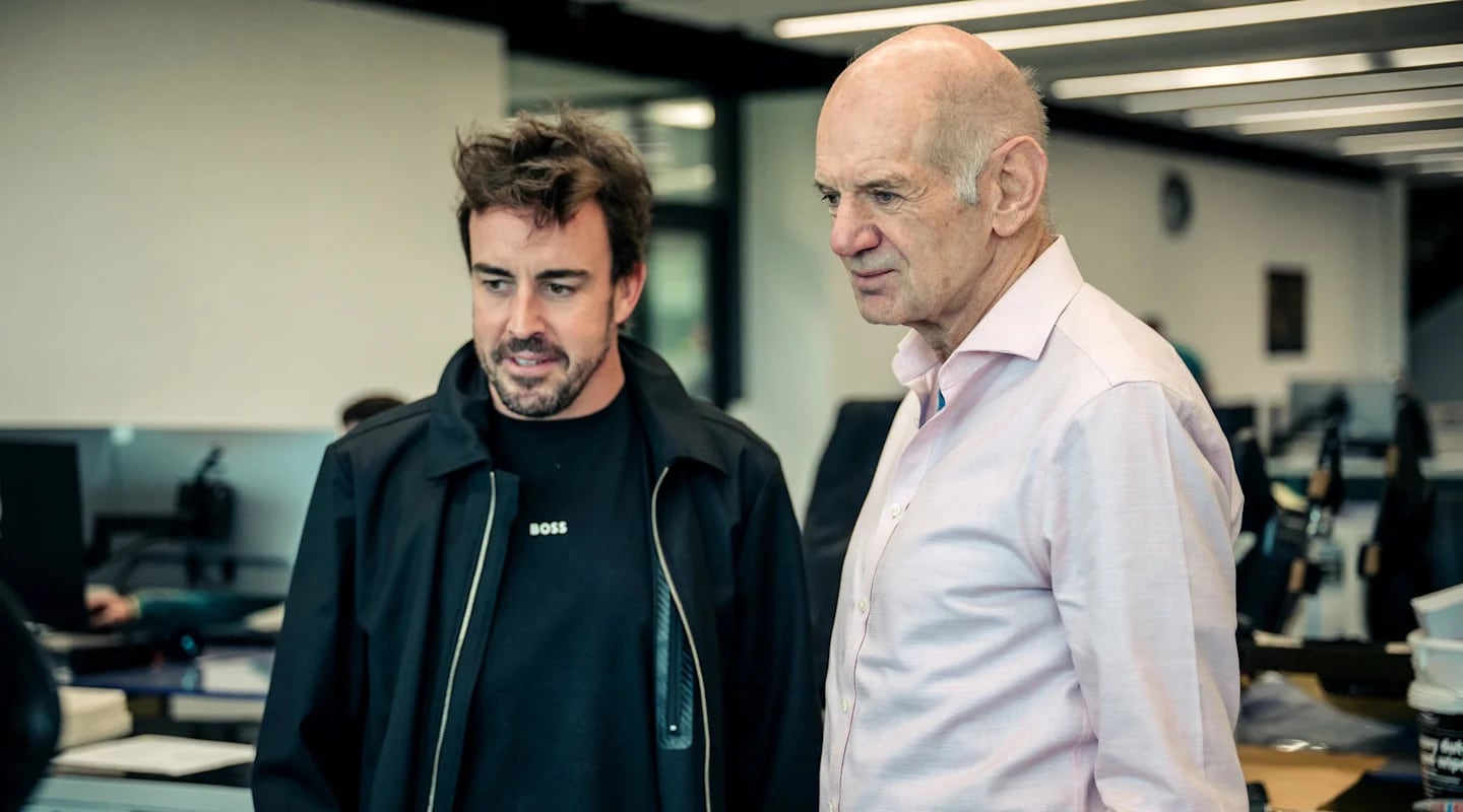 Fernando Alonso y Adrian Newey (Aston Martin). F1 2025.