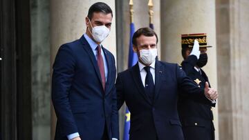 French President Emmanuel Macron (R) welcomes Spanish Prime minister Pedro Sanchez prior to a meeting marking the 60th anniversary of the creation of the Organisation for Economic Co-operation and Development (OECD) at the Elysee palace in Paris on Decemb