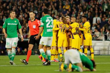 2-2. Sergio Busquets celebró el gol del empate.