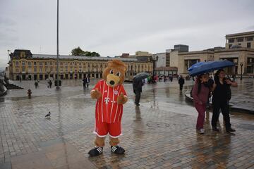 Berni, la mascota del Bayern de visita en Colombia