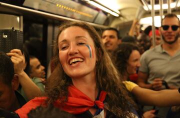 Los aficionados franceses celebraron la clasificación de su selección para la final del Mundial. 