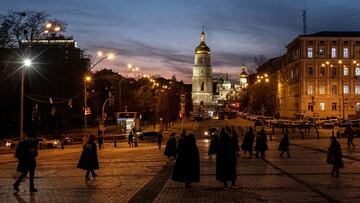 KYIV, UKRAINE - FEBRUARY 11: People walk in front of Saint Sophia Cathedral on February 11, 2022 in Kyiv, Ukraine. According to recent announcements by U.S President Biden&#039;s national security teams, the White House has warned of an &lsquo;immediate&r