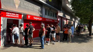 19-07-25. IMAGEN DE LA OFICINA DE ABONADOS DEL SPORTING PARA LA RENOVACIÓN DE ASIENTOS DE LA TEMPORADA EN EL MOLINÓN.