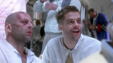 La mejor película de viajes en el tiempo no es ‘Regreso al futuro’, sino esta obra maestra con Bruce Willis y Brad Pitt