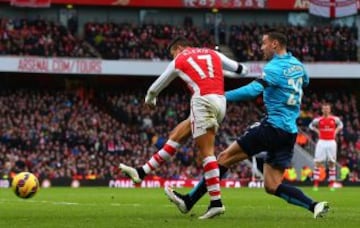 11 de enero, 2015 | El primer gol de este año para Alexis Sánchez en el triunfo 3-0 sobre Stoke City. El chileno anotó dos.