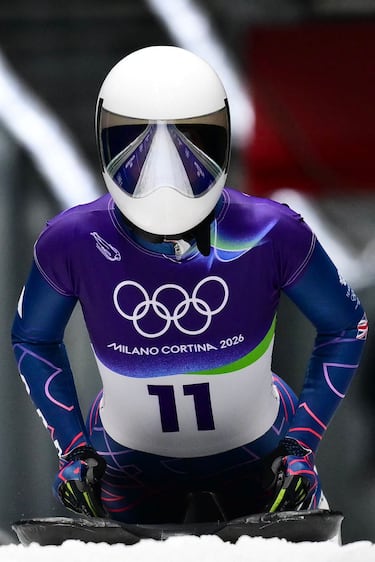 La británica Freya Tarbit llega a la meta de la tercera ronda de skeleton femenino.