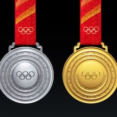 What is the design of the medal for the Winter Olympics 2022 and what are they made of?