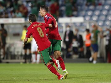 El encuentro entre portugueses e irlandeses fue ríspido, con mucho roce. Irlanda comenzó ganando y al minuto 88’ todavía mantenían la ventaja. Incluso CR7 falló un penalti en los minutos iniciales.