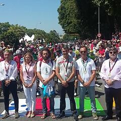 La Vuelta guardó un emotivo minuto de silencio por Otxoa