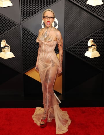 Doja Cat posa en la alfombra roja de los Grammys 2024 celebrados en el Crypto.com Arena situado en la ciudad de Los Ángeles, en California.